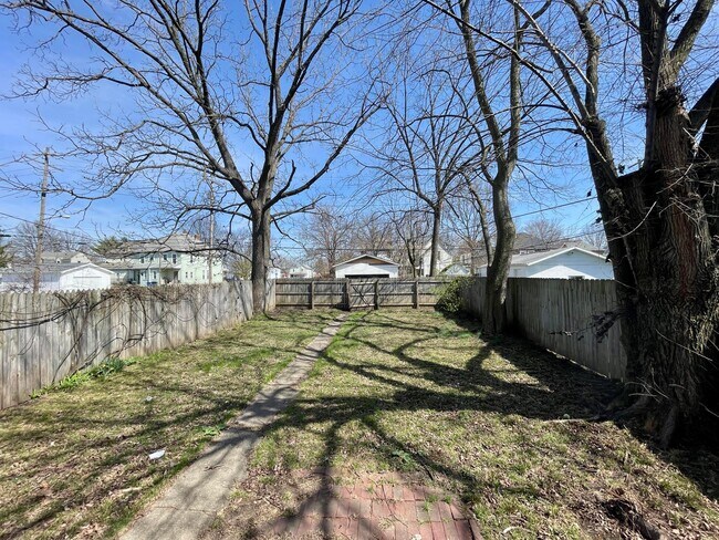 Building Photo - 240 S Princeton Ave