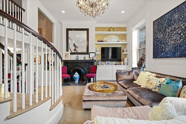 Primary Photo - 120 Beacon St