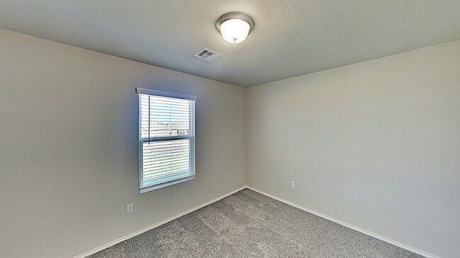 Building Photo - Very Nice 3 Bedroom 2 Bath Home in Yukon S...