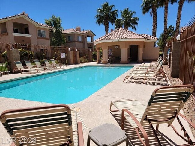 Building Photo - 1ST FLOOR UNIT IN POPULAR SILVERADO RANCH COMMUNITY!