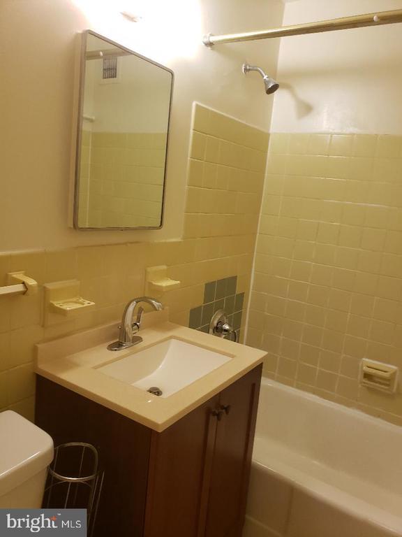 Building Photo - 1111 Arlington Blvd