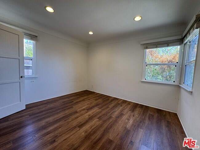 Building Photo - 823 23rd St