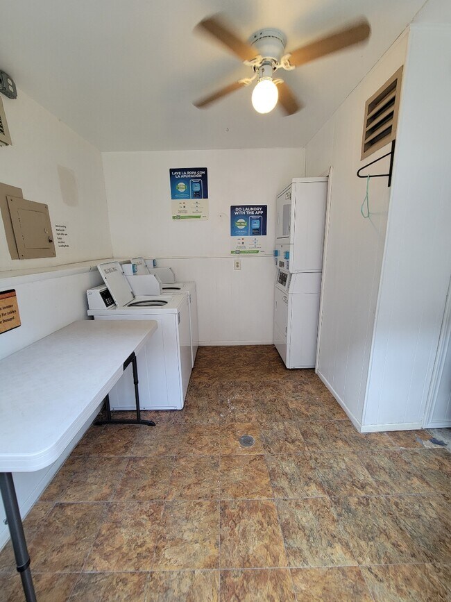 Building Photo - 8038 Broadway St