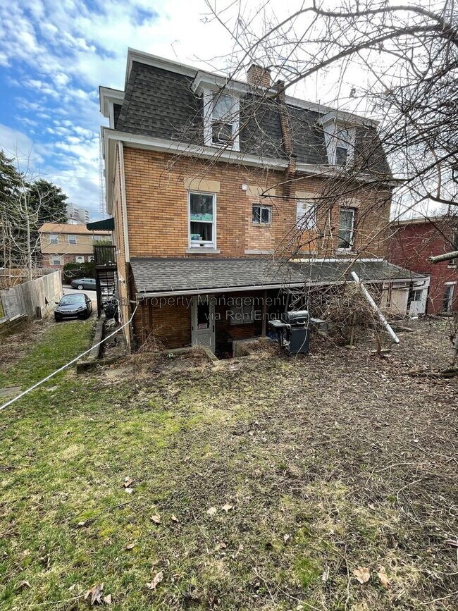 Building Photo - 216 Kearsarge St