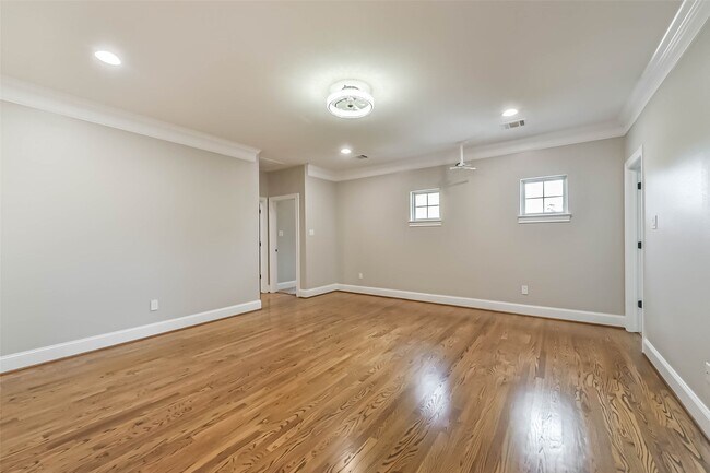 Building Photo - 1317 Chantilly Ln