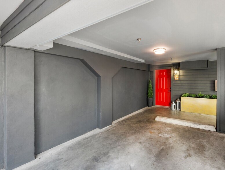 Building Photo - 9301 Linden Ave N