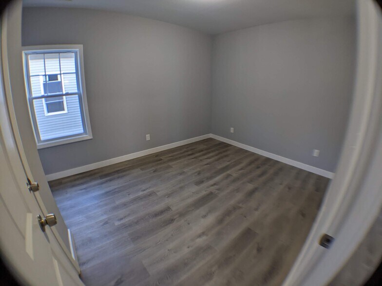 Building Photo - 43 Clare St