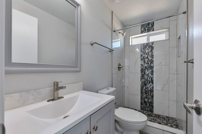 Building Photo - 6-Bedroom, 3-Bath Tempe Home with Private Pool Near ASU