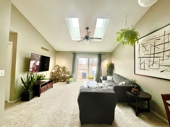 Building Photo - 2319 10th St