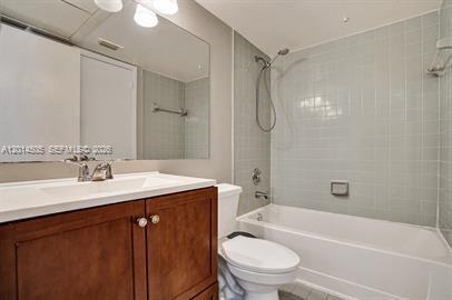 Building Photo - 2871 N Oakland Forest Dr
