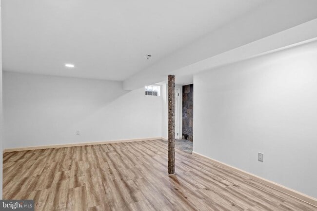 Building Photo - 410 Barby Ln