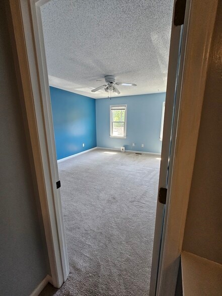 Building Photo - 117 Forest Oaks Dr