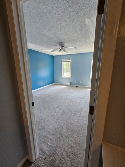 Front of House Bedroom - 117 Forest Oaks Dr
