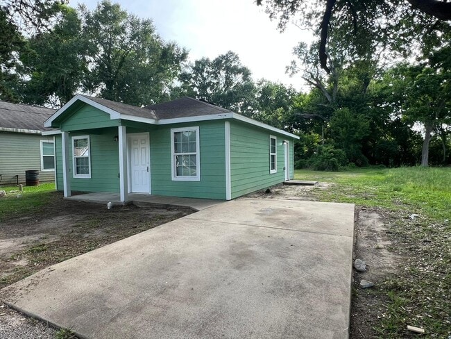 Building Photo - Cute 2 Bed / 1 bath home in Beaumont! Move...
