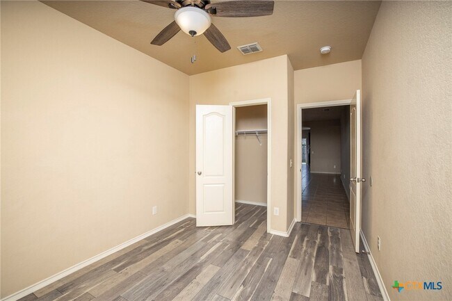Building Photo - 433 Stonebrook Dr