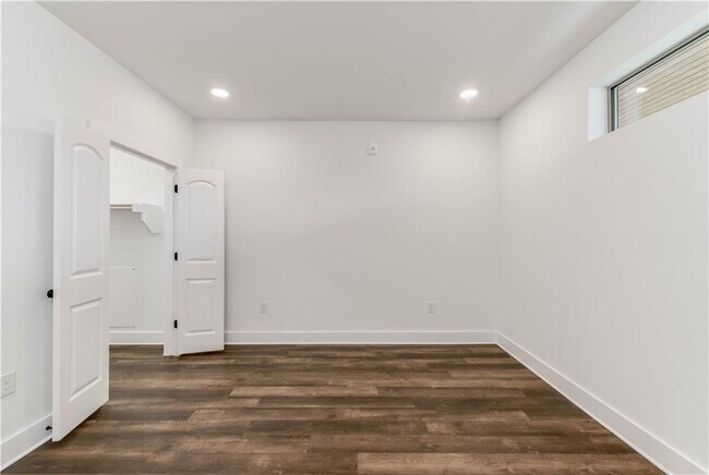Building Photo - 4704 Sunset Trail