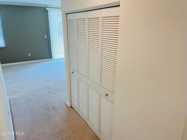 Building Photo - 5210 Premiere Hls Dr