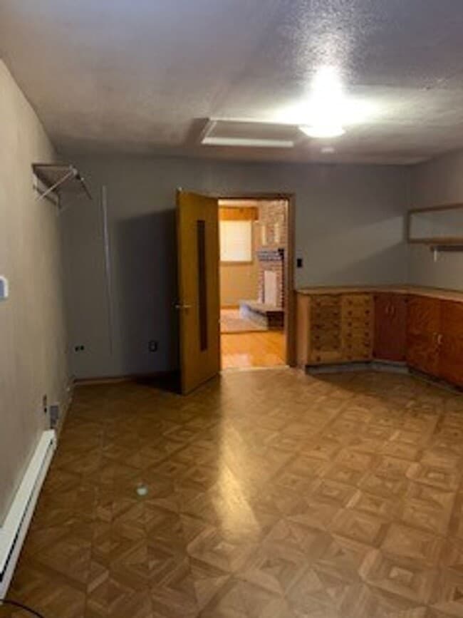 Building Photo - Large 3 BR 2 BA house w beautiful woodwork...