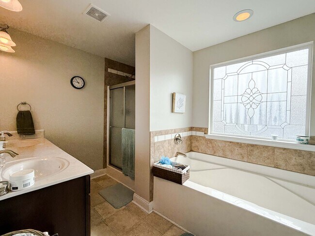 Building Photo - 3935 Standardbred Dr