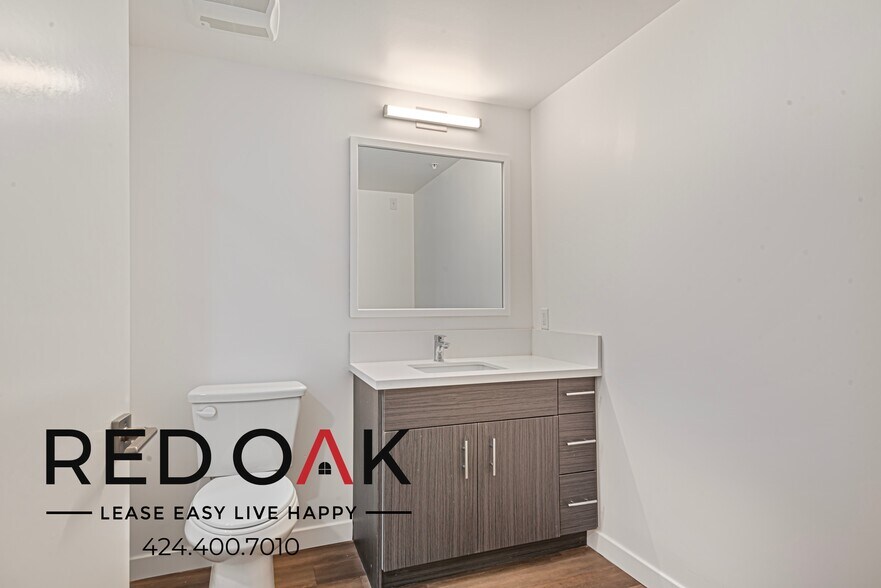 Building Photo - 1860 N Western Ave