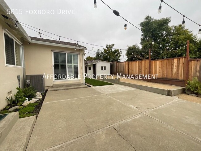 Building Photo - 5015 Foxboro Dr