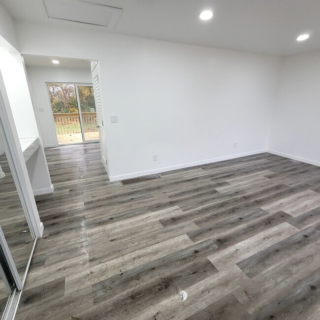 Building Photo - 1125 Dallas St