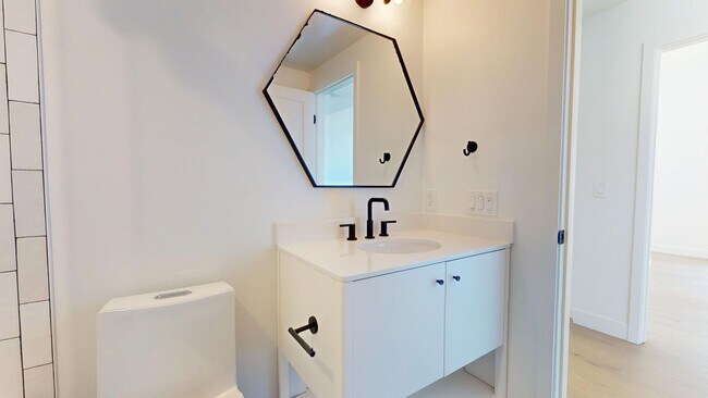 Building Photo - Gorgeous Fully Remodeled 5 Bedroom Home wi...