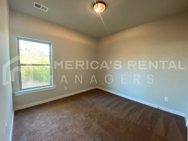 Building Photo - Home for Rent in Weaver AL... Coming Soon!