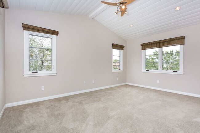 Building Photo - Loma Portal Craftsman with Views