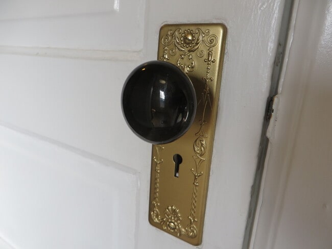 Building Photo - 5 Bedroom Home in the very core of Downtown (West Central, Downtown)