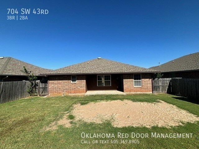 Building Photo - 704 SW 43rd St