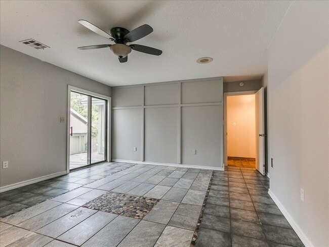 Building Photo - 6 Janeway Pl