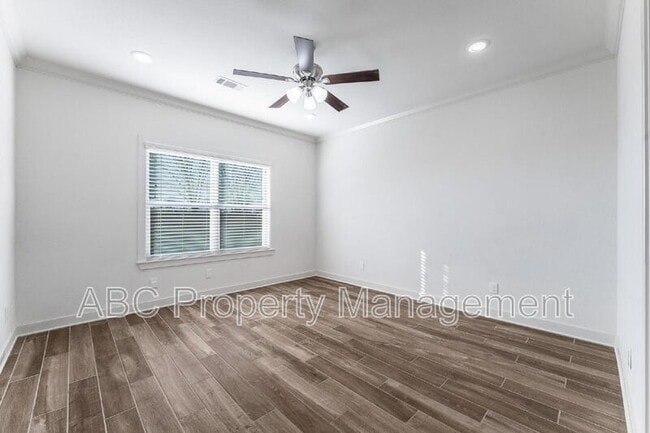 Building Photo - 3307 SW Hillstone Ave