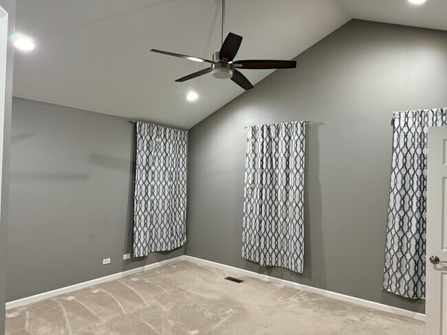 Building Photo - 1147 Heron Cir