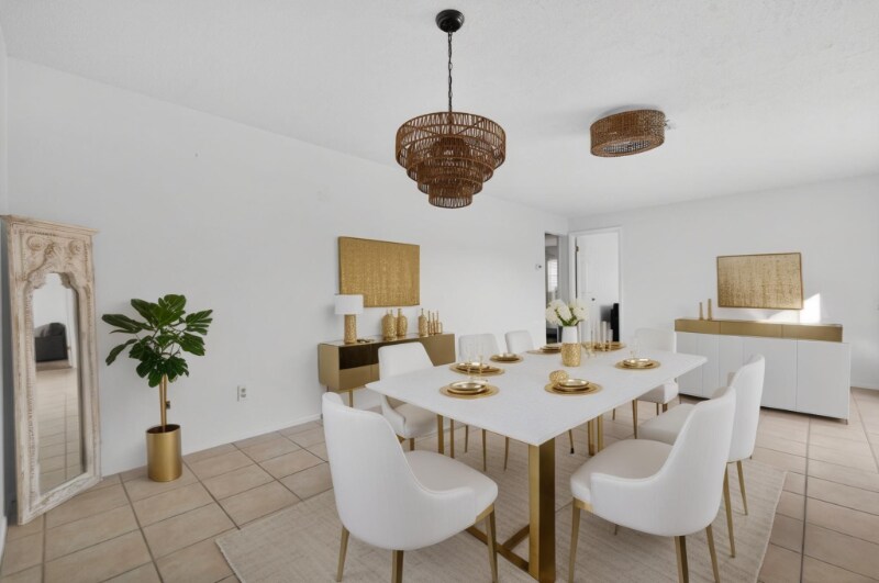 Building Photo - 8195 Coachlight Cir