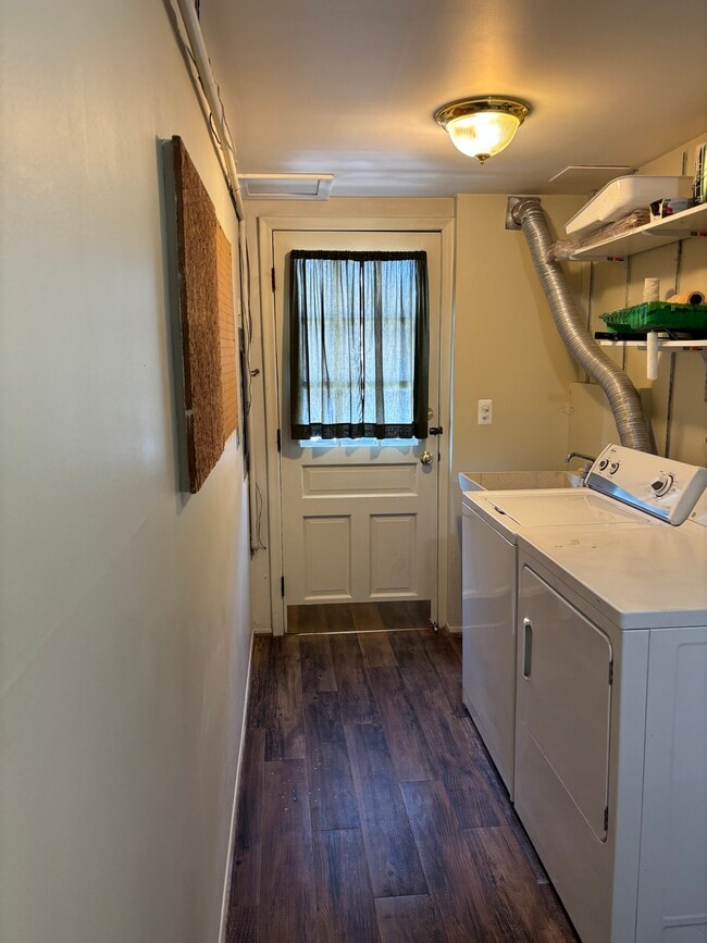 Building Photo - 620 Nahma Ave