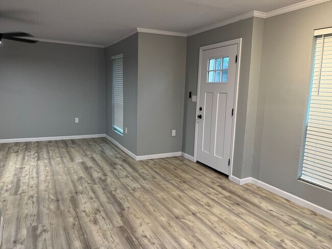 Building Photo - Luxury 2 Bedroom Home 500.00 off First Mon...