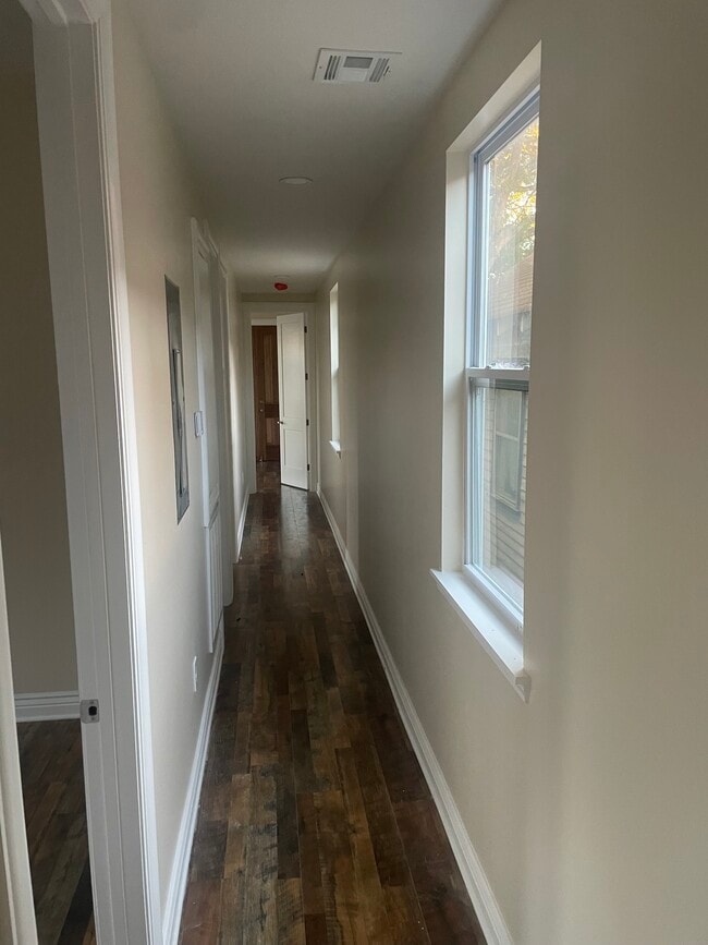 Building Photo - 4714 Dodt Ave