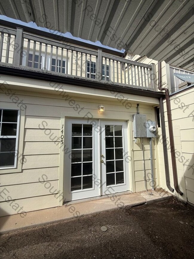 Building Photo - Spacious 2-bedroom 2 baths on the golf course!