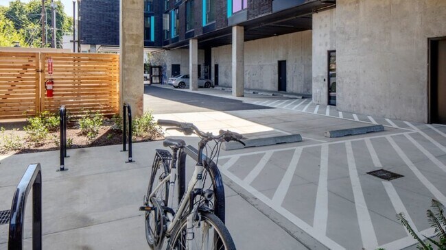 Building Photo - 4030 N Williams Ave