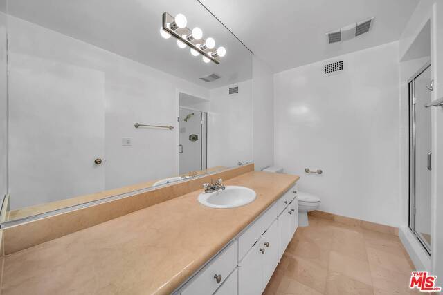 Building Photo - 10717 Wilshire Blvd