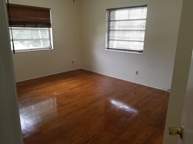 Building Photo - 703 NW 6th St