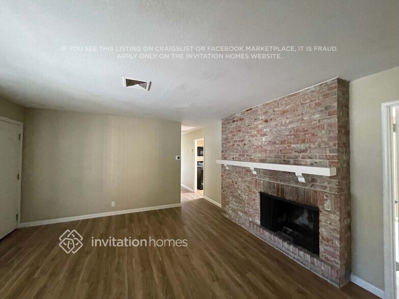 Building Photo - 1445 Delwood St
