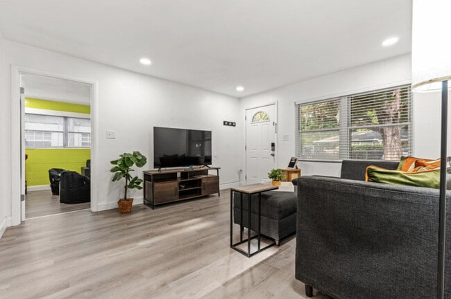 Building Photo - 3204 NW 10th St