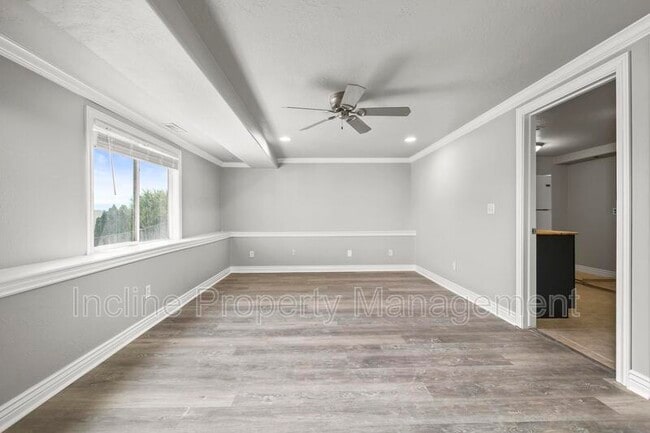 Building Photo - 4016 S Sunrise Dr