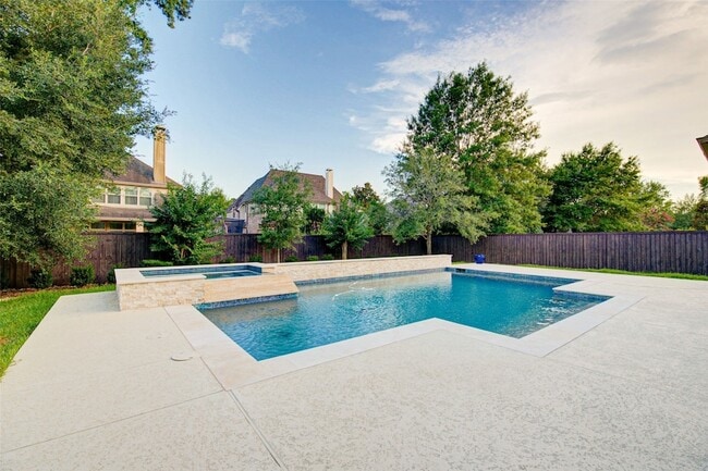 Building Photo - 158 N Almondell Way