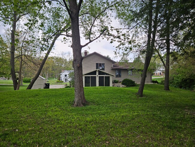 Building Photo - 11044 River Oaks Ln E