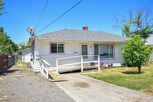 Building Photo - 924 Mount Pitt Ave