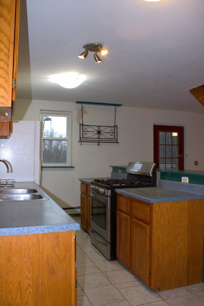 Building Photo - "Charming 2-Bed Retreat with Hardwood Elegance in Scenic Marshall, NC"