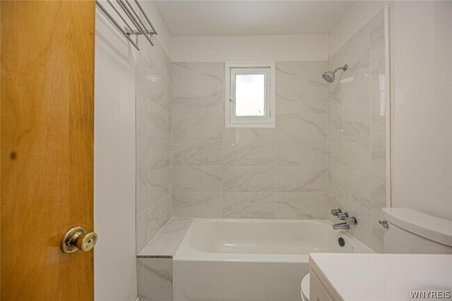 Building Photo - 20 Tacoma Ave